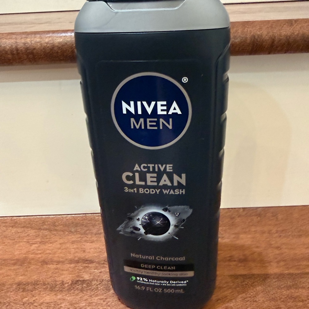NWT Nivea Men Active Clean 3-in-1 Body Wash Natural Charcoal